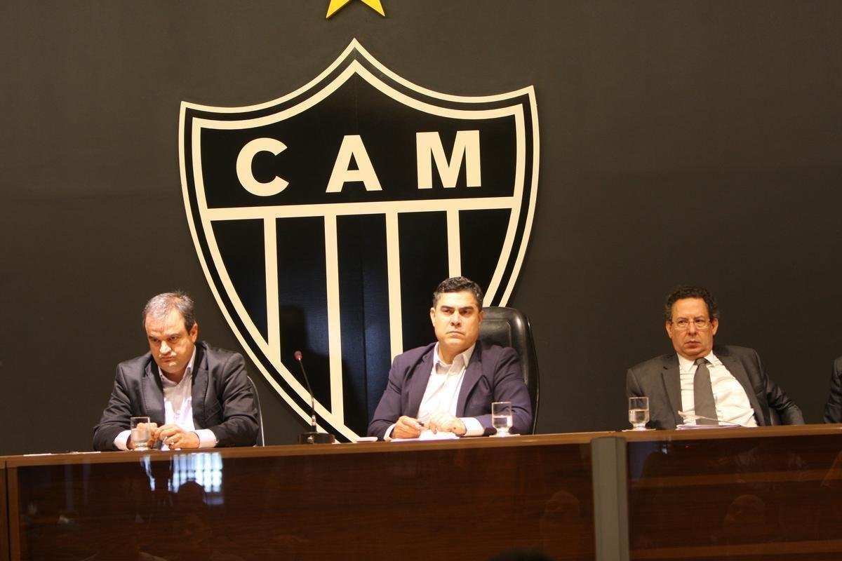 Veja imagens da entrevista coletiva de Srgio Sette Cmara