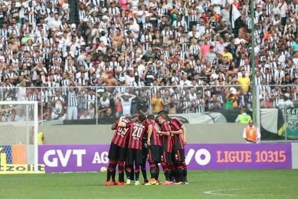 Atltico x Atltico-PR, jogo disputado no Independncia pela 21 rodada do Campeonato Brasileiro