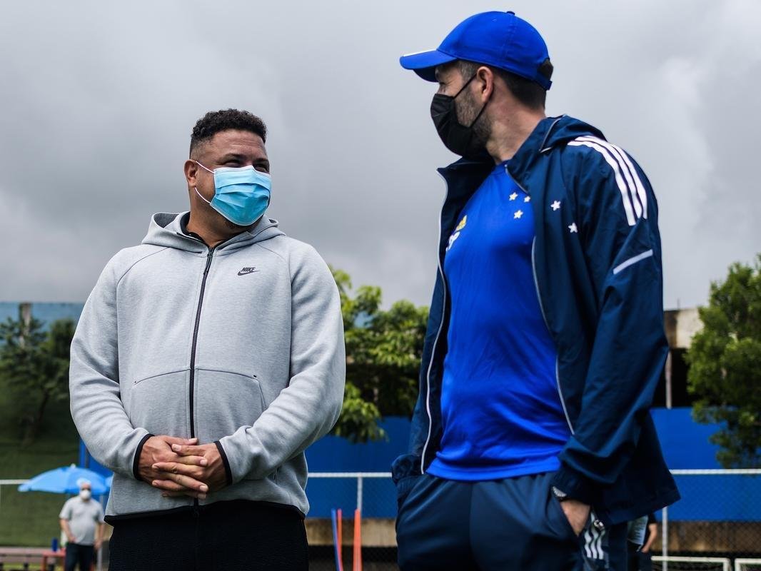 Em sua primeira visita  Toca da Raposa II, Ronaldo concedeu entrevista coletiva e teve contato com jogadores e comisso tcnica do Cruzeiro. Ele tambm se encontrou com scios da categoria Diamante.