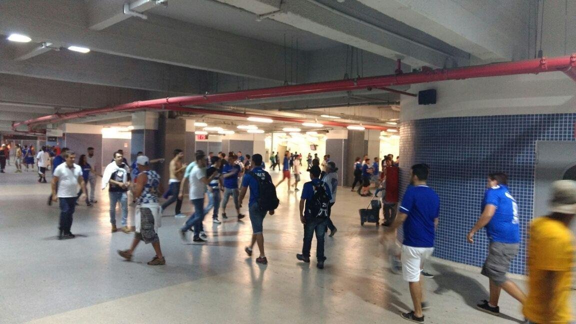 Mais de cinco mil cruzeirenses foram ao Maracan acompanhar o primeiro jogo da deciso