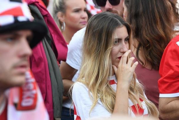 Reaes da torcida croata em Zagreb depois da perda do ttulo da Copa do Mundo para a Frana