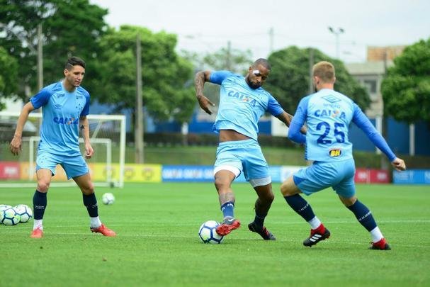 Imagens do treino do Cruzeiro nesta sexta-feira (12/10), antes do jogo contra o Vasco, pelo Brasileiro