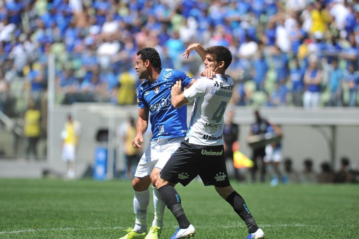 Lances da partida entre Cruzeiro e Grmio, no Independncia, pela 18 rodada do Campeonato Brasileiro