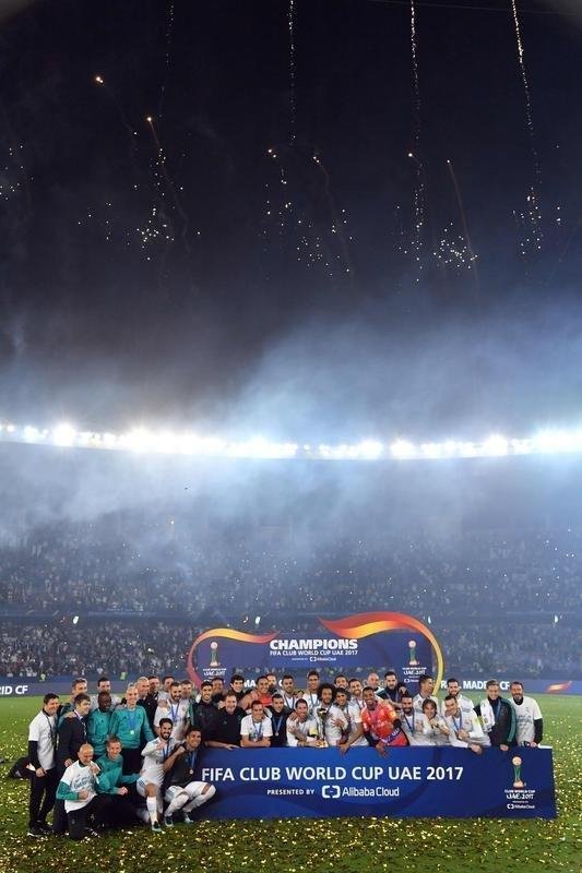 Fotos da premiao do Mundial de Clubes e da festa do Real Madrid com o hexa