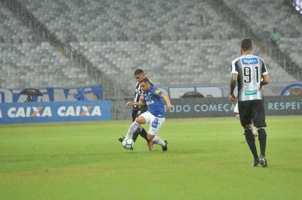 Fotos de Cruzeiro x Cear, no Mineiro, em jogo atrasado da 27 rodada do Brasileiro