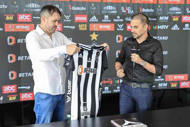 Eduardo Coudet fala sobre esquema de jogo para o Galo e elogia elenco