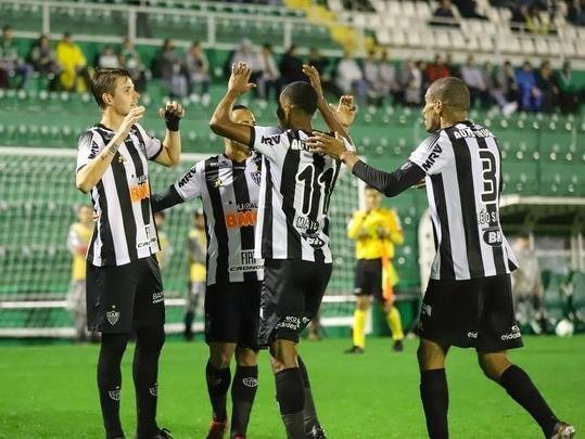 Atlético venceu a Chapecoense de virada por 2 a 1