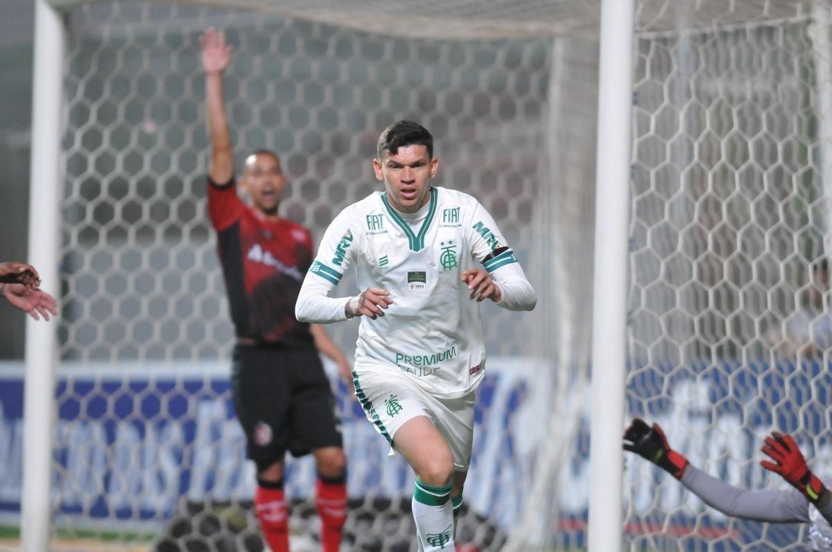 Fotos de Amrica x Brasil de Pelotas, no Independncia, pela 24 rodada da Srie B