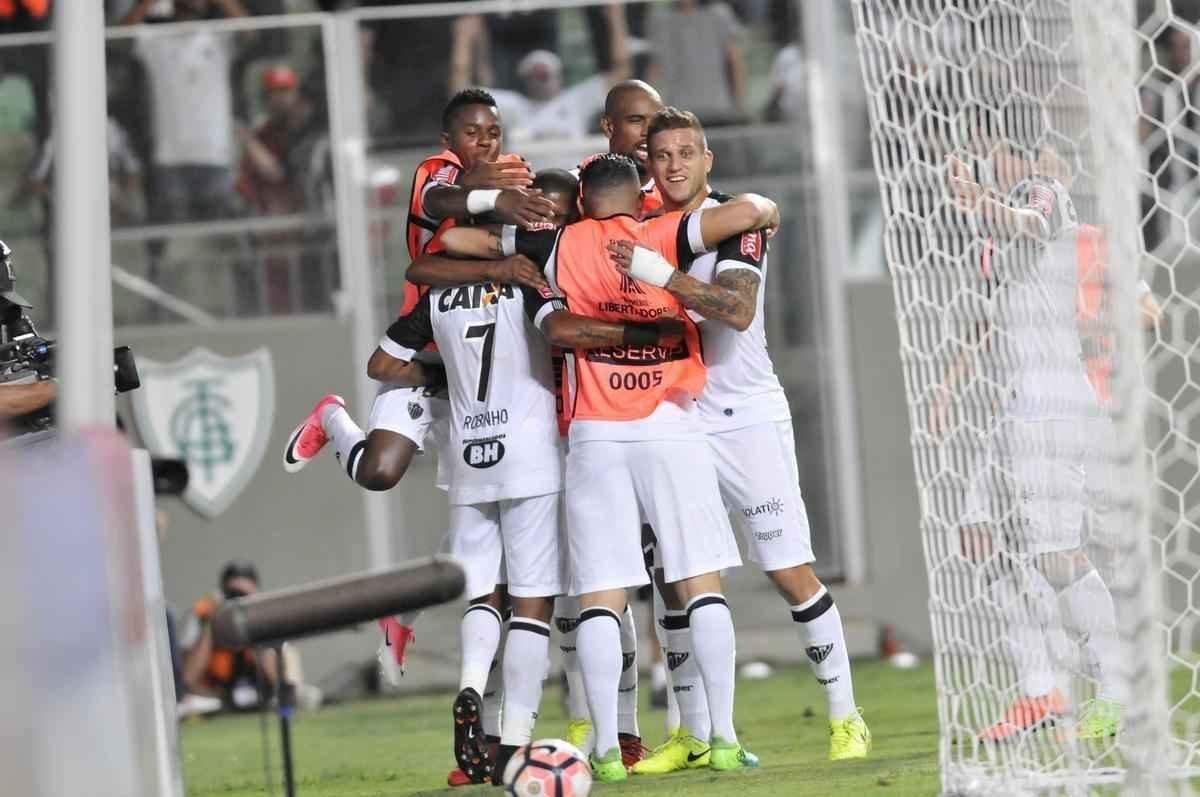 Imagens do duelo entre Atltico e Libertad-PAR, no Independncia, pela Copa Libertadores