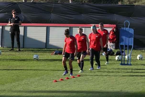 Treino bastante descontrado da Seleo Norte-Americana Feminina de Futebol no CT do Amrica, em BH