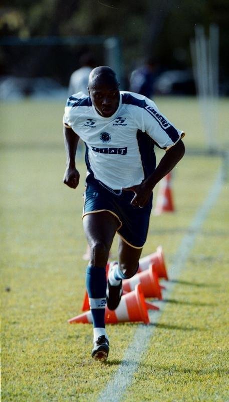 Fotos da passagem do jogador Rincn pelo Cruzeiro, em 2001.  Ele faleceu aos 55 anos nesta quarta-feira (13/4/2022), aps sofrer acidente automobilstico em Cali, na Colmbia, no dia 11.