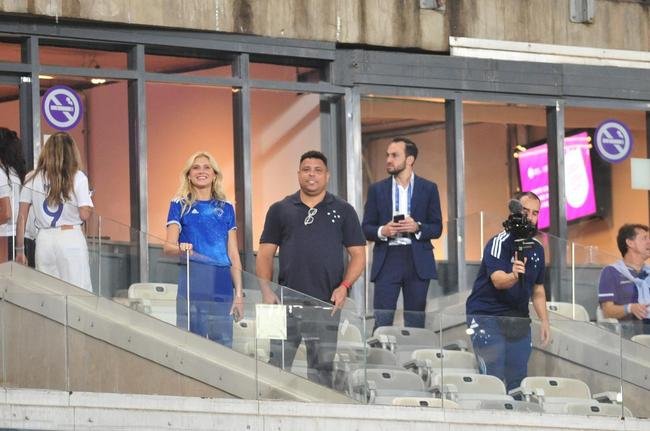 Festa da torcida do Cruzeiro no Mineiro diante do Vasco pela Srie B