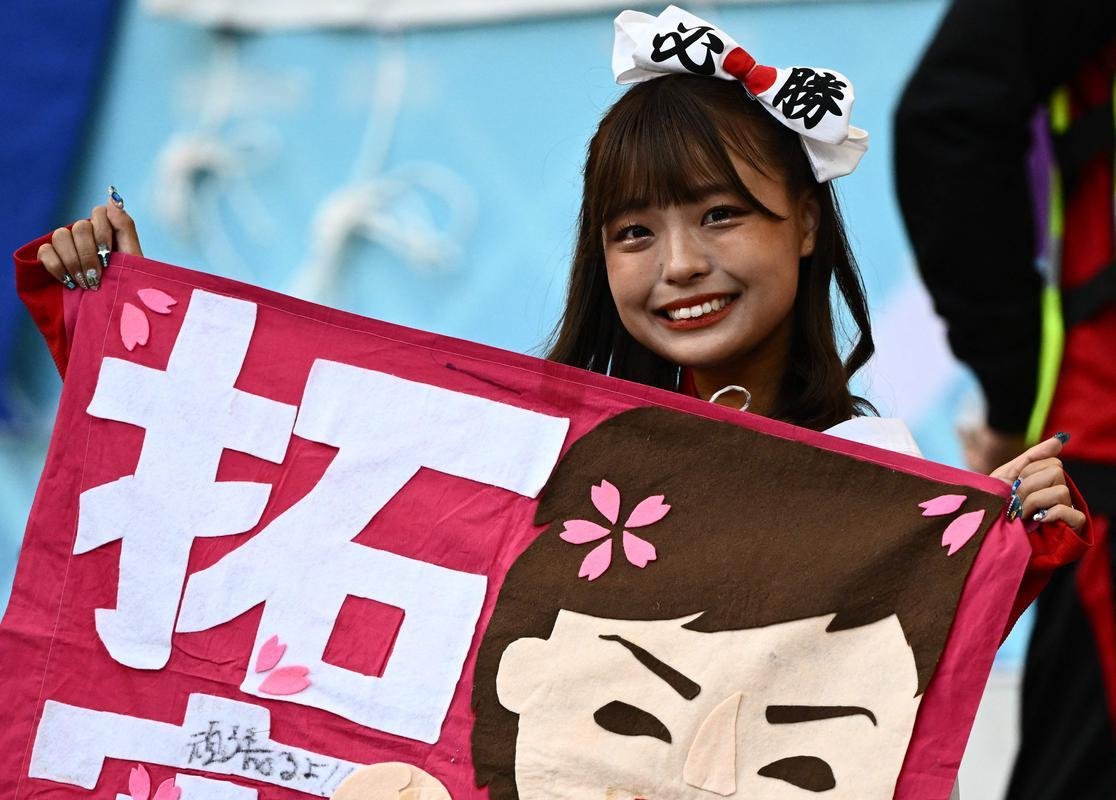 Torcedores nas arquibancadas do Estdio Internacional Khalifa, em Doha, na partida entre Alemanha e Japo, pelo Grupo E da Copa do Mundo 