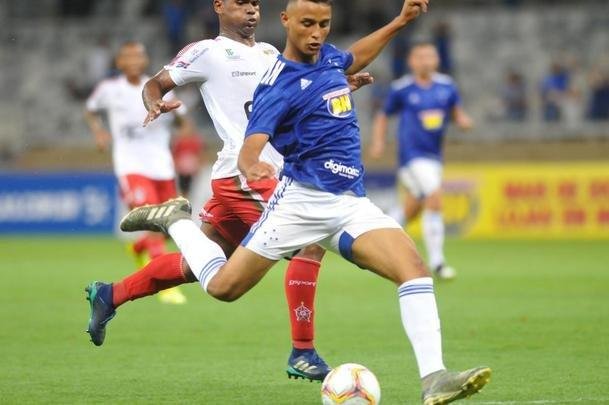 Welinton marcou o segundo gol da vitria do Cruzeiro sobre o Boa Esporte