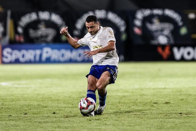 Rmulo (2 volante), com 45% dos votos