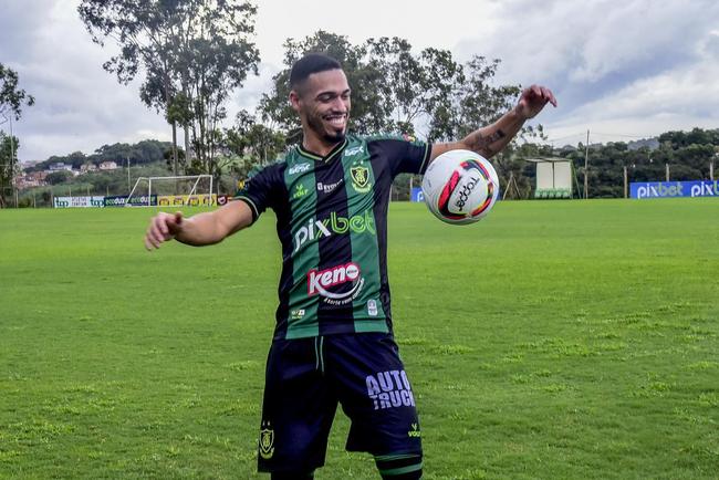 Novo reforço do América para 2022, o zagueiro Éder foi apresentado oficialmente no dia 10 de janeiro