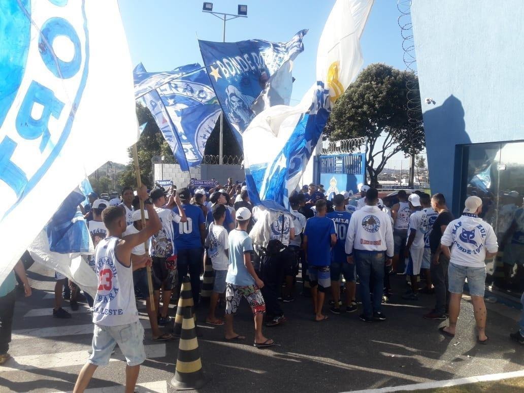 Torcida viu minutos iniciais do treino desta quinta-feira
