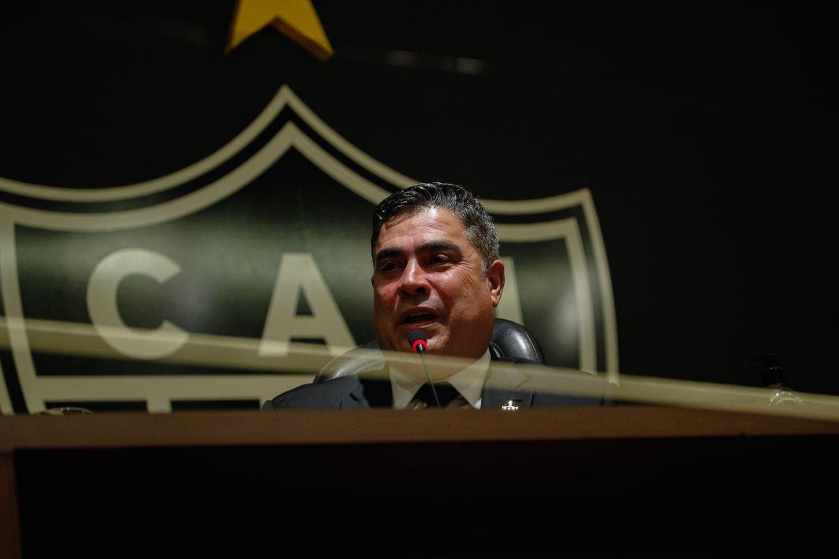 Presidente Srgio Sette Cmara anunciou nesta quinta-feira que no se canditar  reeleio no Atltico. Ao lado do vice, Lsaro Cndido da Cunha, ele fez um balano dos trs anos de gesto