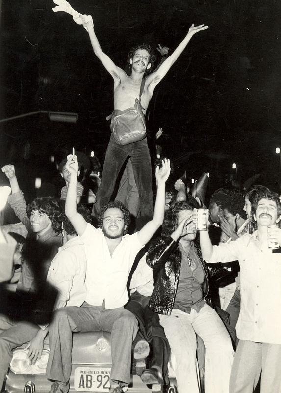 O Cruzeiro conquistou a Copa Libertadores de 1976 ao derrotar o River Plate por 3 a 2 em Santiago, no Chile, em 30 de julho. Foi a terceira partida da deciso. No desembarque no Aeroporto da Pampulha, em Belo Horizonte, jogadores celestes foram recebidos com muita festa. Houve ainda desfile de carro aberto pelas ruas da capital mineira.