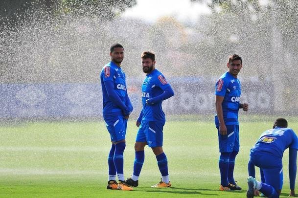 Fotos do ltimo treino do Cruzeiro antes de enfrentar o Grmio (Alexandre Guzanshe/EM D.A Press)