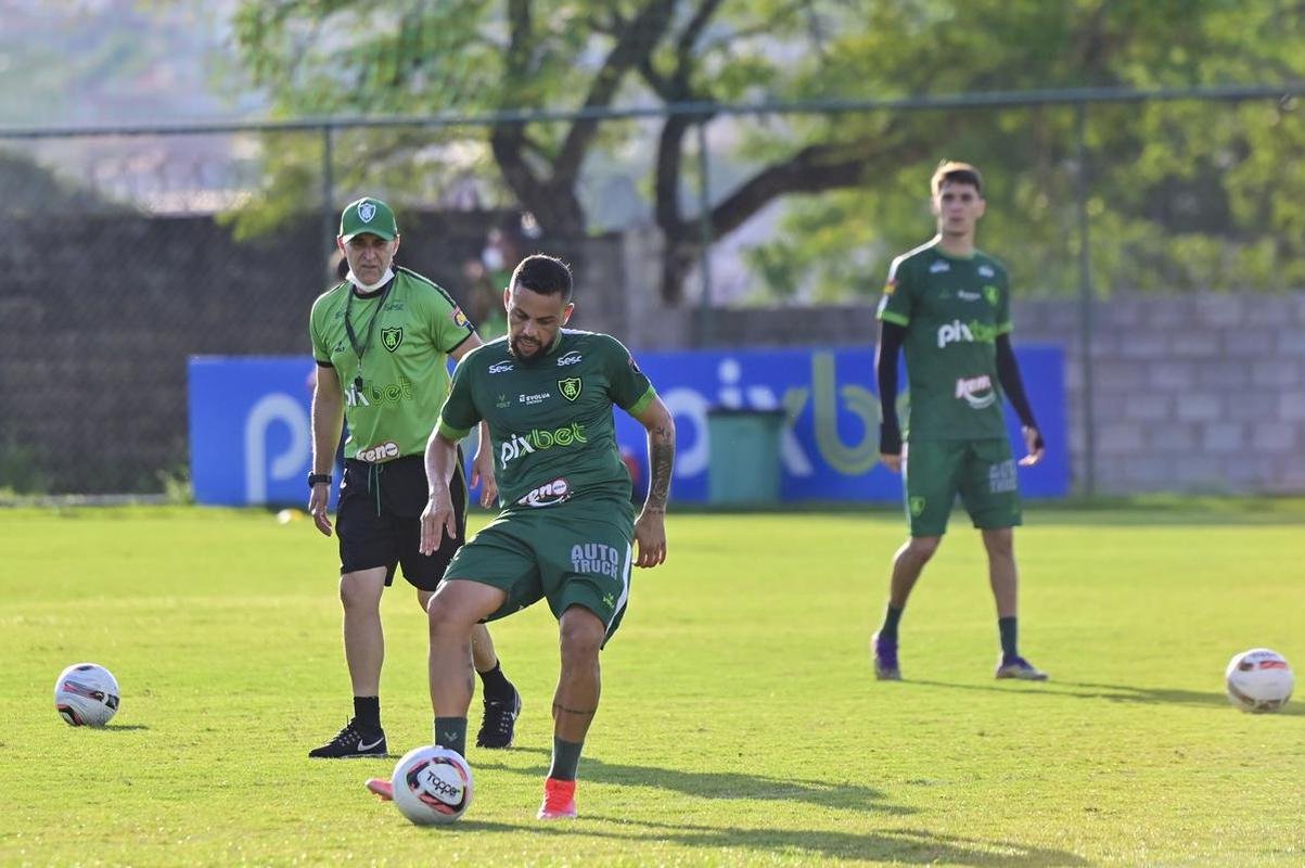 Nesta sexta-feira (21), o Amrica deu continuidade aos trabalhos de pr-temporada no CT Lanna Drumond 