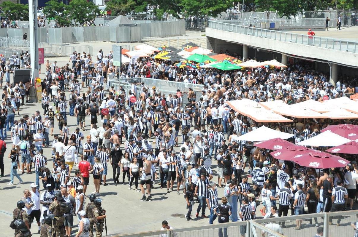 Fotos da torcida do Atltico na chegada ao Mineiro para acompanhar o jogo contra o Fluminense pela 36 rodada do Campeonato Brasileiro