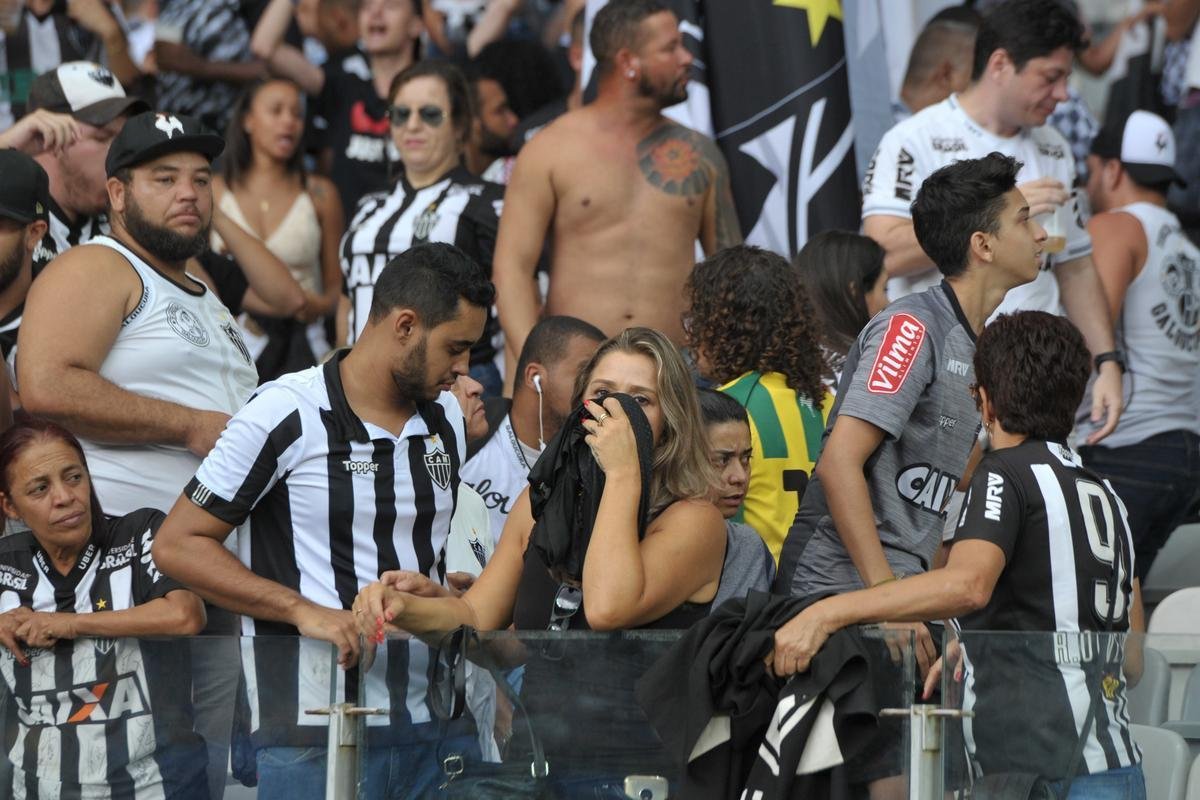 Fotos da torcida do Atltico durante o clssico contra o Cruzeiro