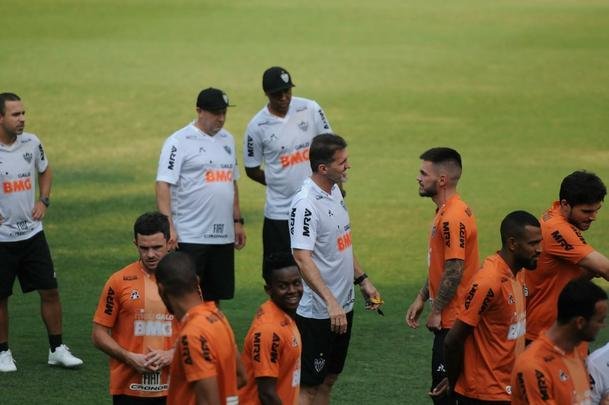 Vagner Mancini e Luan concederam entrevista na Cidade do Galo