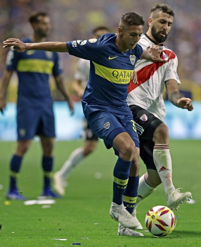 Fotos de Agustn Almendra, volante do Boca Juniors, de 22 anos, que est na mira do Cruzeiro para 2023. Vnculo dele na Argentina vai at junho do prximo ano, o que permite firmar pr-contrato a partir de janeiro com qualquer clube