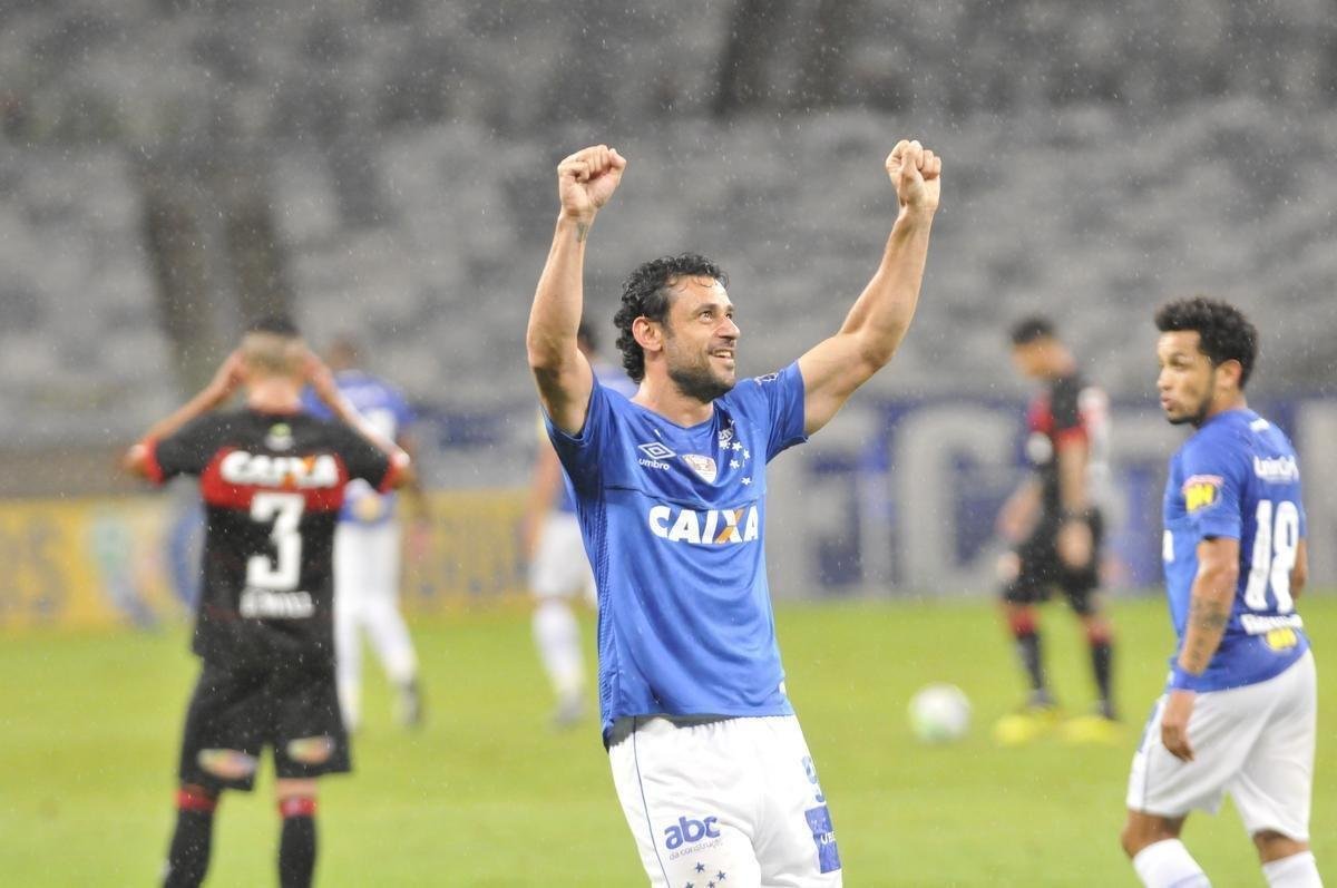 No segundo tempo, Fred marcou duas vezes e ampliou vantagem do Cruzeiro para 3 a 0