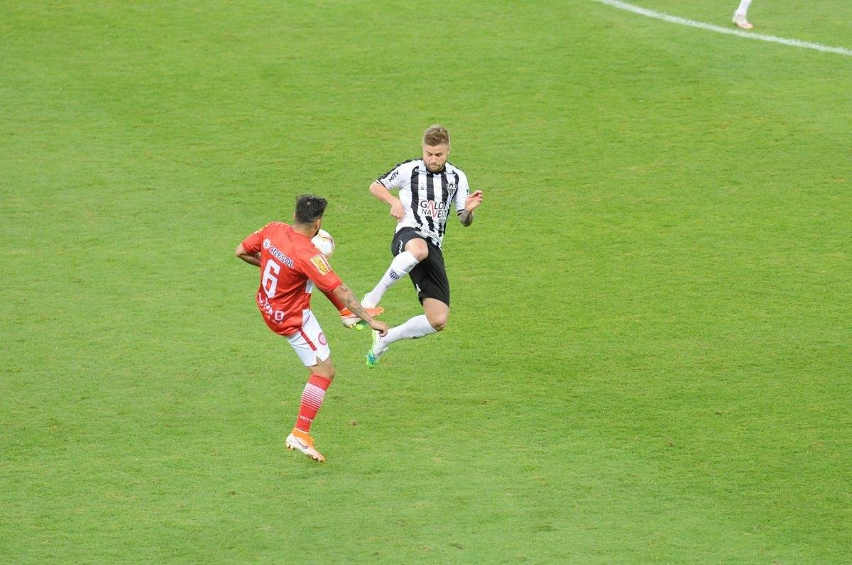 Fotos do primeiro jogo da deciso do Campeonato Mineiro, entre Atltico e Tombense, no Mineiro, em Belo Horizonte.
