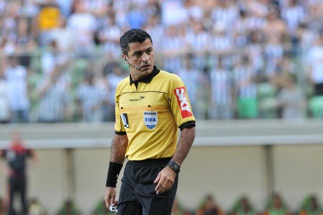 lances do primeiro tempo do jogo entre Atl�tico e Flamengo no Independ�ncia