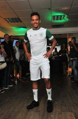 Coleo de uniformes do Amrica da temporada 2019. Clube adotou marca prpria, a Sparta. Por isso, desfile na loja do clube, no shopping Boulevard, em BH, foi ao estilo espartano