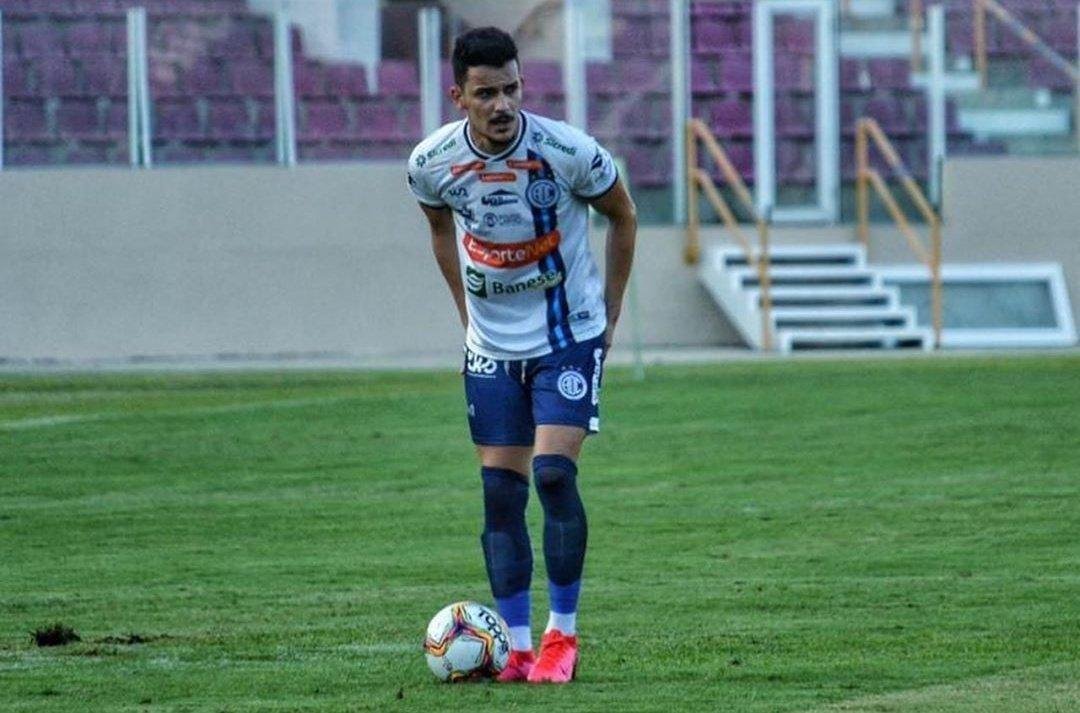 Guilherme Castilho - o meio-campista de 21 anos se destacou pelo 'veneno' na bola parada. Ele marcou um gol em cobrança de escanteio na vitória por 2 a 1 sobre o Cruzeiro, no Mineirão, pela 24ª rodada. Contribuiu também com cinco assistências em 23 partidas na competição.