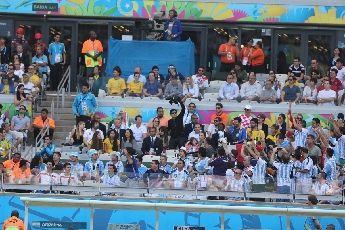 Em 21 de junho de 2014, Diego Maradona esteve no Mineiro, em Belo Horizonte, para assistir ao jogo entre Argentina e Ir, pela Copa do Mundo. Na ocasio, os argentinos venceram o confronto por 1 a 0, com gol do astro Lionel Messi nos acrscimos.