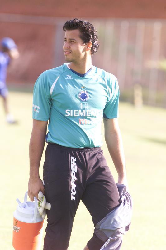 Conforme várias vezes relatado, Fábio jogou pelo Cruzeiro entre o fim de 1999 e o meio de 2000. Aos 19 anos, foi reserva de André no time campeão da Copa do Brasil. Depois, transferiu-se para o Vasco, onde ficou por quatro temporadas e meia. Em 2005, voltou à Toca em troca envolvendo o atacante Alex Dias. O resto da história todos os torcedores conhecem.