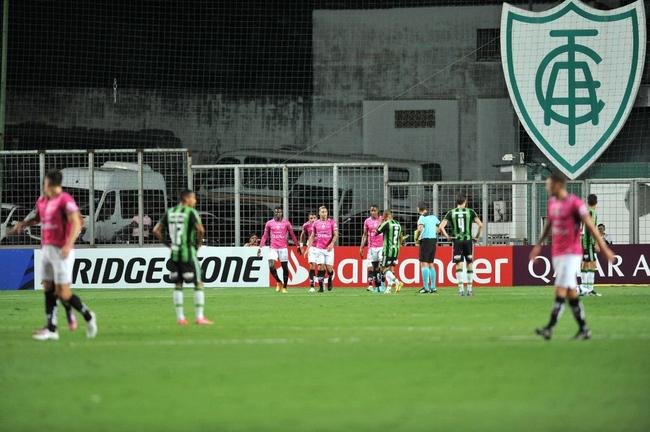 Fotos da derrota do Amrica para o Independiente del Valle, por 2 a 0, no Independncia, pelo Grupo D da Copa Libertadores