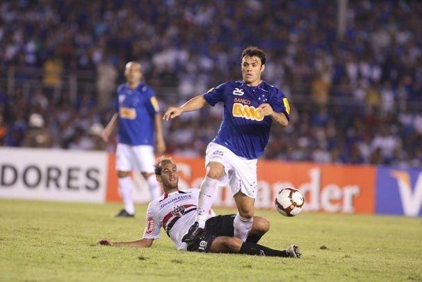2010  - Copa Libertadores - Cruzeiro foi eliminado nas quartas de final ao ser derrotado pelo São Paulo. Imagem da partida diante do Tricolor, no Mineirão