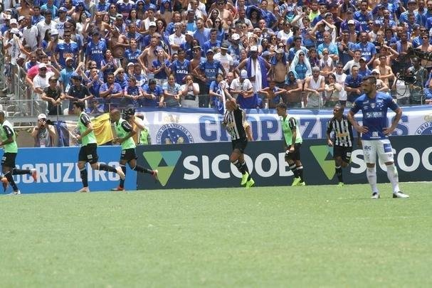 Fbio Santos empatou para o Atltico, tambm em cobrana de pnalti
