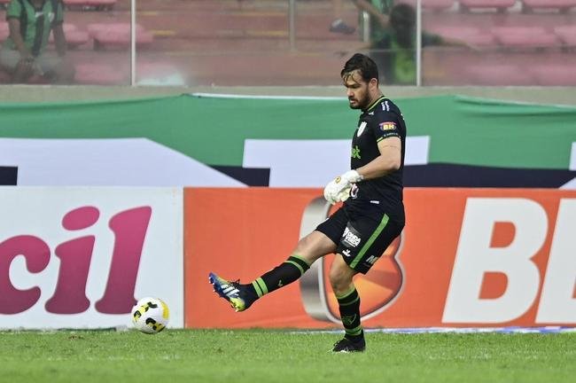 As fotos do duelo decisivo entre Amrica e Atltico, neste domingo (13/11), no Independncia, em Belo Horizonte. Partida foi vlida pela 38 rodada da Srie A do Campeonato Brasileiro.