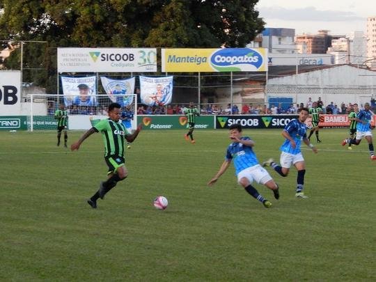 Fotos de URT x América, em Patos de Minas, pela segunda rodada do Campeonato Mineiro