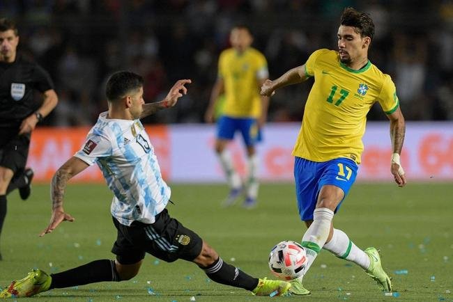 Sem Neymar, Brasil encarou a Argentina em clssco agitado pelas Eliminatrias