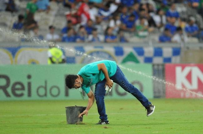 Fotos do jogo entre Cruzeiro e Londrina, no Mineiro, em Belo Horizonte, pela quarta rodada da Srie B do Brasileiro