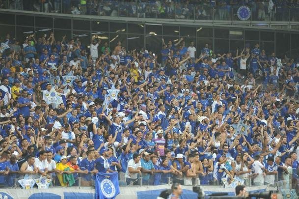 Torcedores do Cruzeiro coloriram Mineiro de azul em deciso da Copa do Brasil contra o Flamengo