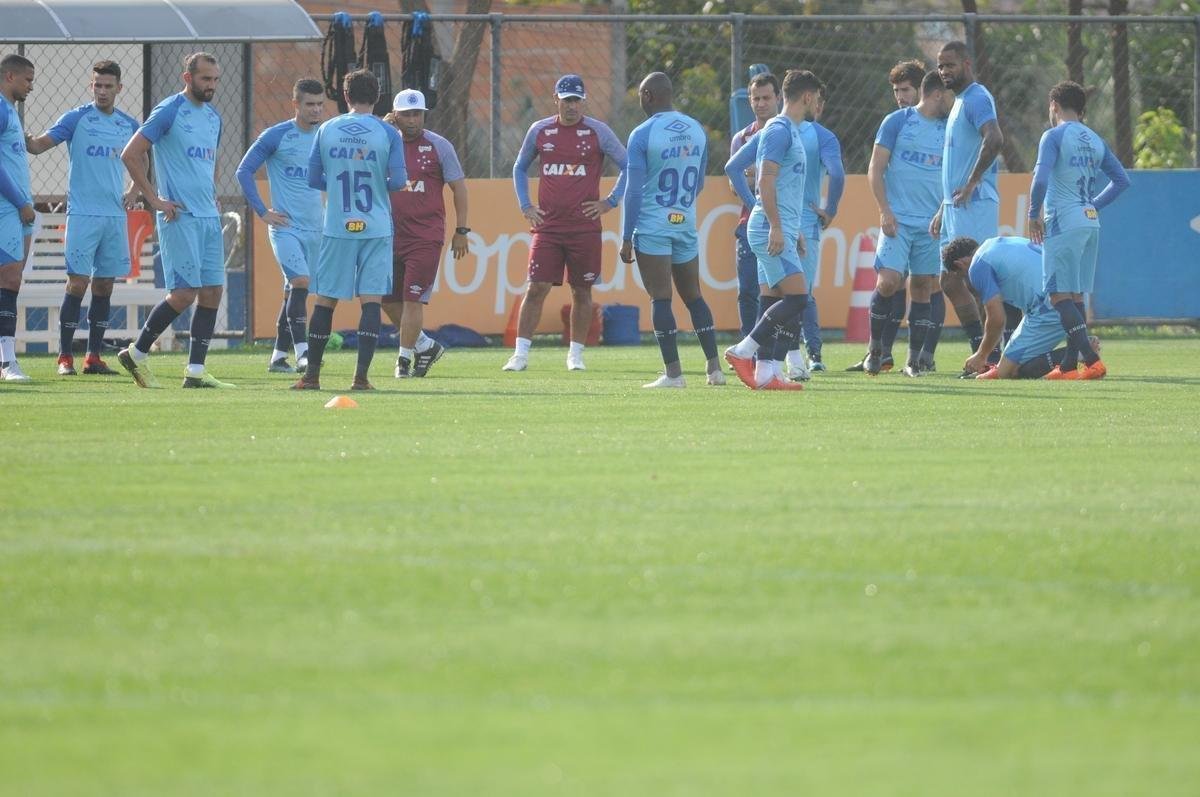 Fotos da reapresentao do Cruzeiro nesta segunda-feira, na Toca da Raposa II. Time se prepara para enfrentar o Boca Juniors, quinta-feira  noite, s 21h45, no Mineiro. Jogo valer pelas quartas de final da Copa Libertadores (Leandro Couri/EM D.A Press)