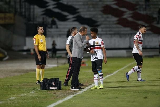 Equipes se enfrentaram no estdio do Arruda pela nona rodada da Srie C.