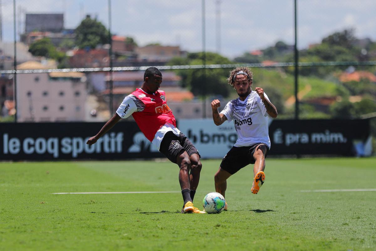 Atlético divulga fotos do novo uniforme de treino