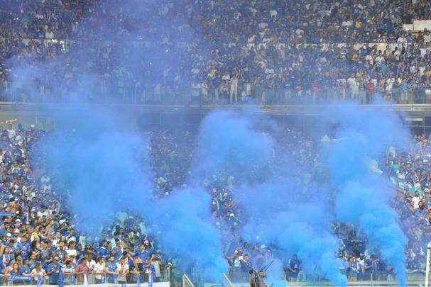 Fotos da torcida do Cruzeiro na primeira final do Mineiro, contra o Atltico, no Mineiro