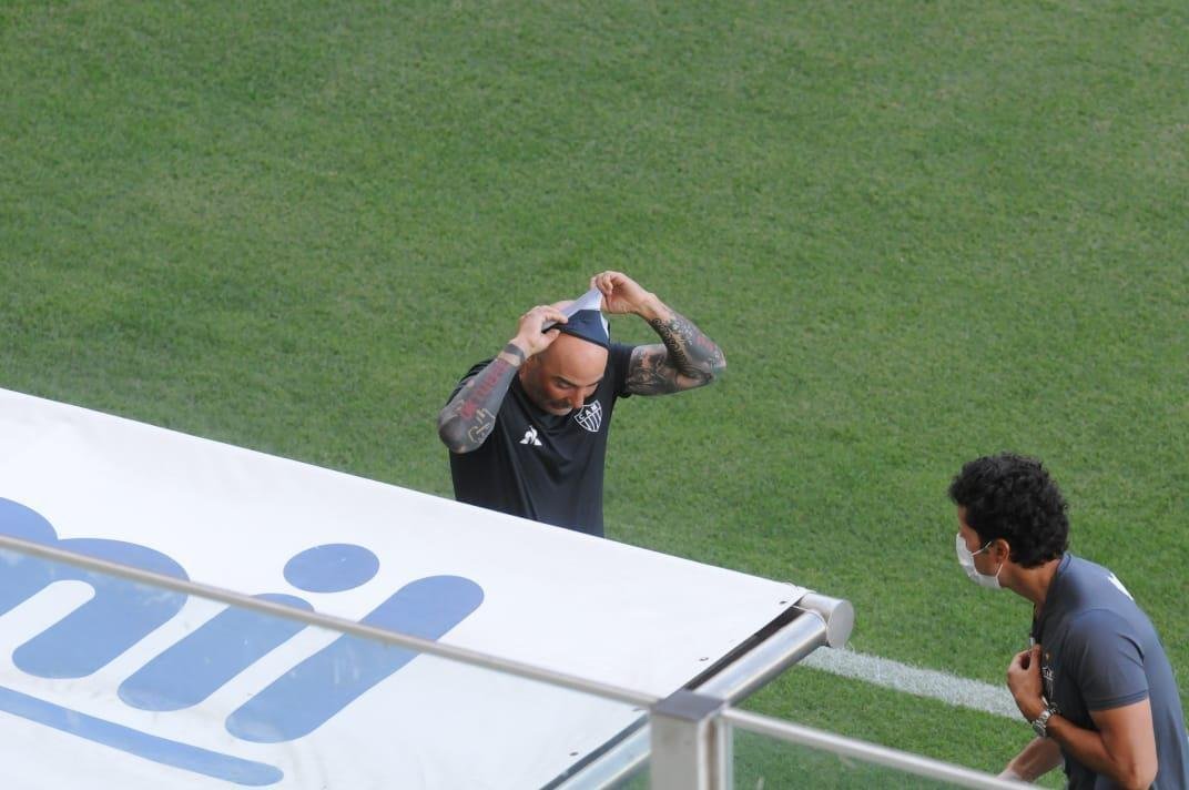 Fotos do clssico entre Amrica e Atltico, no Independncia, em Belo Horizonte, pela 10 rodada do Campeonato Mineiro. Jogo marcou o retorno dos dois rivais ao futebol em plena pandemia do novo coronavrus (Juarez Rodrigues/EM/DAPress)