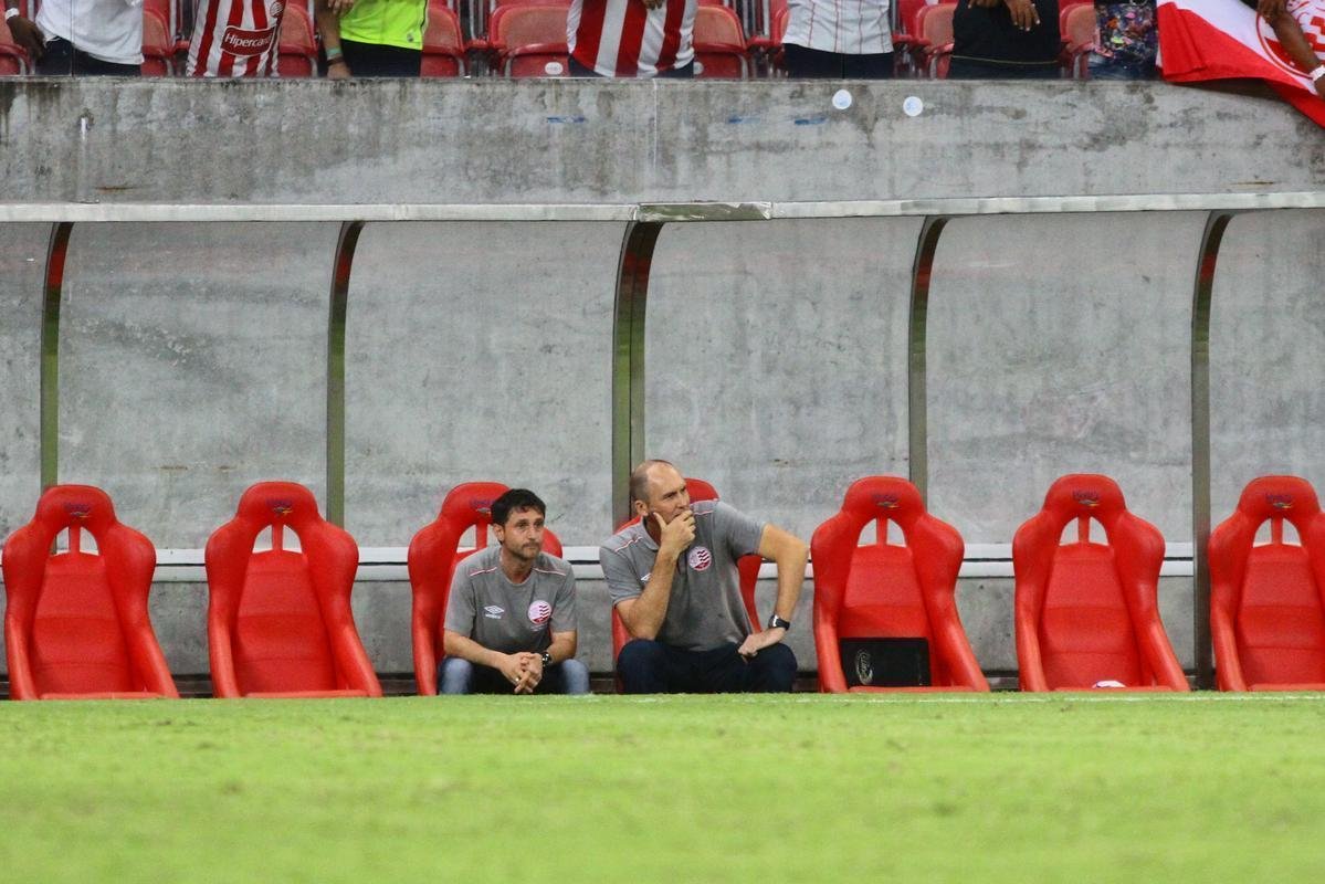 Chances perdidas - Na 35ª rodada, o Náutico empatou com o Macaé fora de casa por 1 a 1 e viu o G4 se afastar um pouco. Tinha, então, no jogo contra o CRB, na Arena Pernambuco, como decisivo para seguir na luta. O empate em 1 a 1 praticamente acabou com as chances do time. Com mais dois jogos, o Timbu estava a quatro pontos do G4.